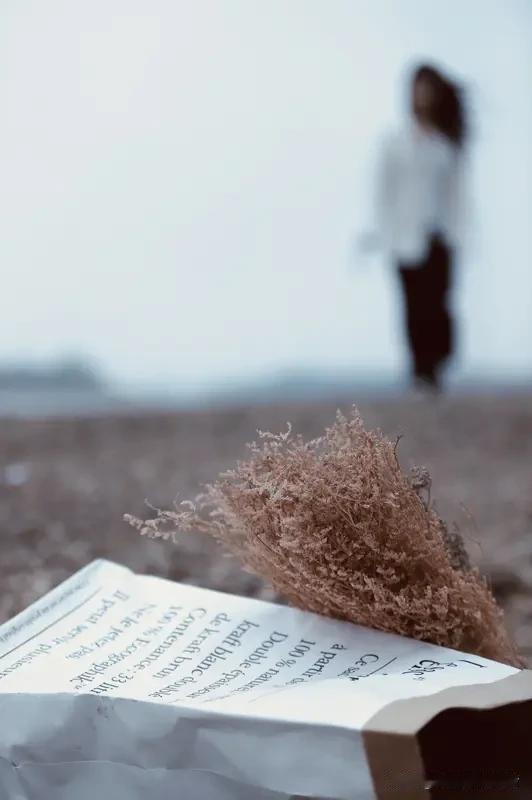 别自欺欺人了！时间不会帮你“忘记”，只会让你“和解”。
“家人们，谁没听过‘时间