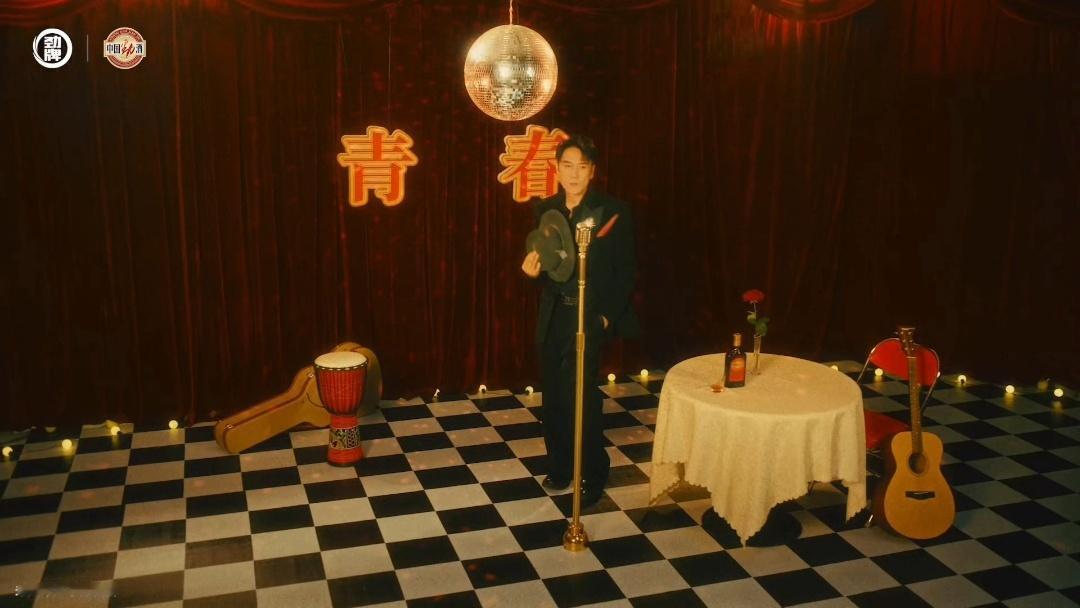 跟着林依轮唱响青春拒绝给青春设限！林依轮这首《青春》太治愈了。岁月会增添阅历，但