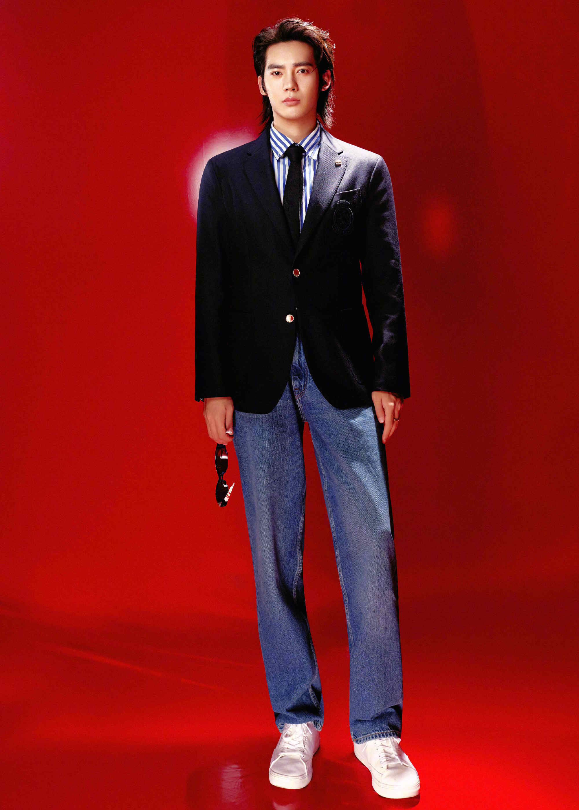 于适 今日F1 中国大奖赛的造型大片，服饰依旧来自Tommy Hilfiger，