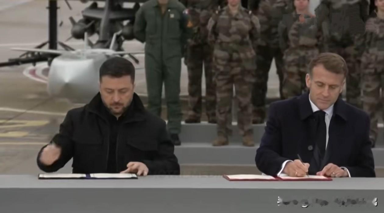 重磅新闻！当地时间11月17日，乌克兰总统泽连斯基与法国总统马克龙在巴黎就乌克兰