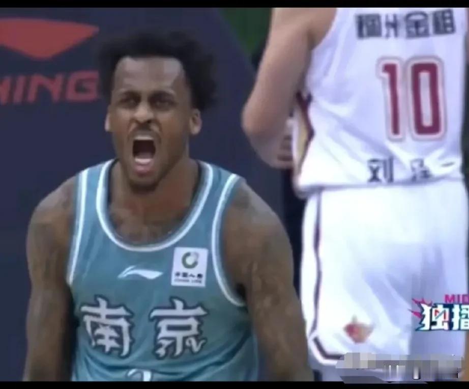 南京！南京！！
第三阶段，南京头排苏酒男篮连克两强，继第一场上六人，主场拿下浙江