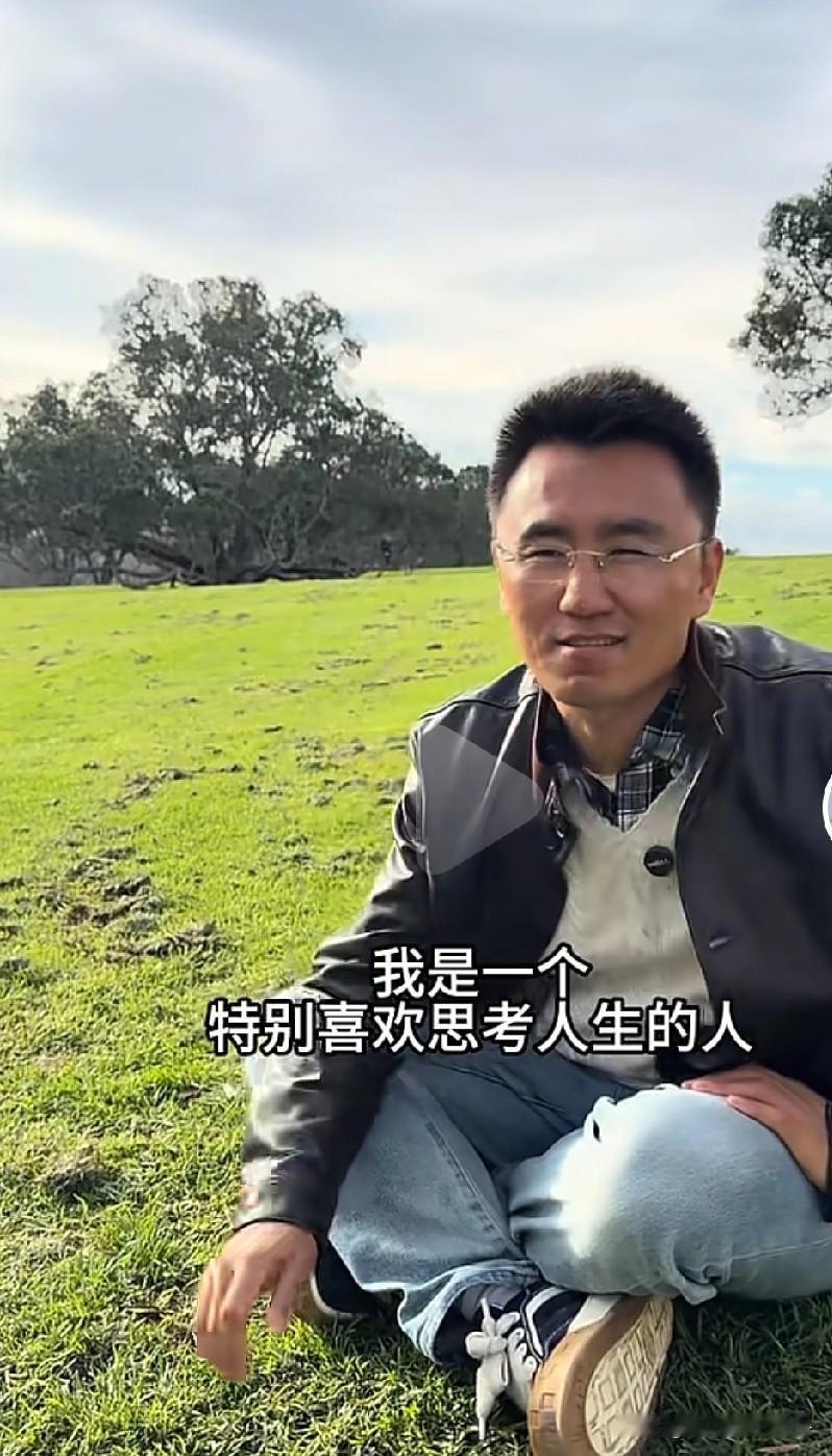 穆萨现在那么有钱了还焦虑啥？思考人生意义？！
照我说，人生根本没有任何意义，人生