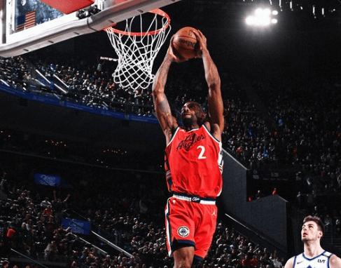 伦纳德狂砍45分7板3助攻2抢断2盖帽，末节独取20分，一己之力帮助快船118-