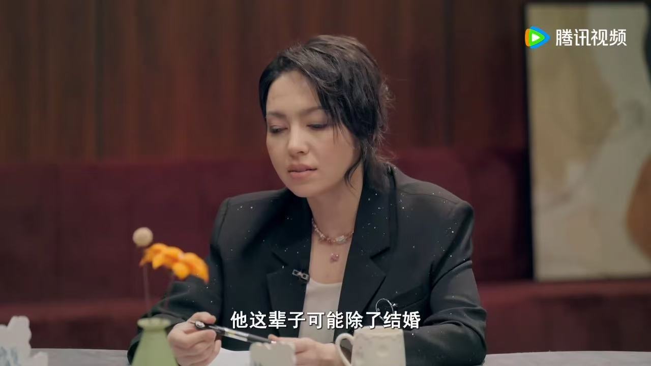 爸爸家暴妈妈拿小帕挡刀 豫见她们 脱口秀和Ta的朋友们脱口秀和Ta的朋友们里小帕
