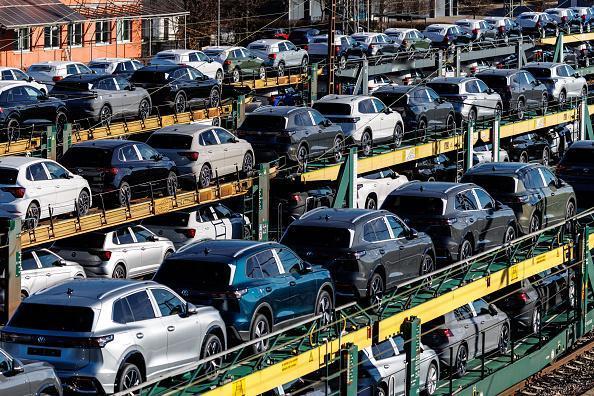 大众和斯特兰蒂斯最近公开呼吁欧盟在新一轮产业政策里，把“欧洲制造”写得更清楚一点