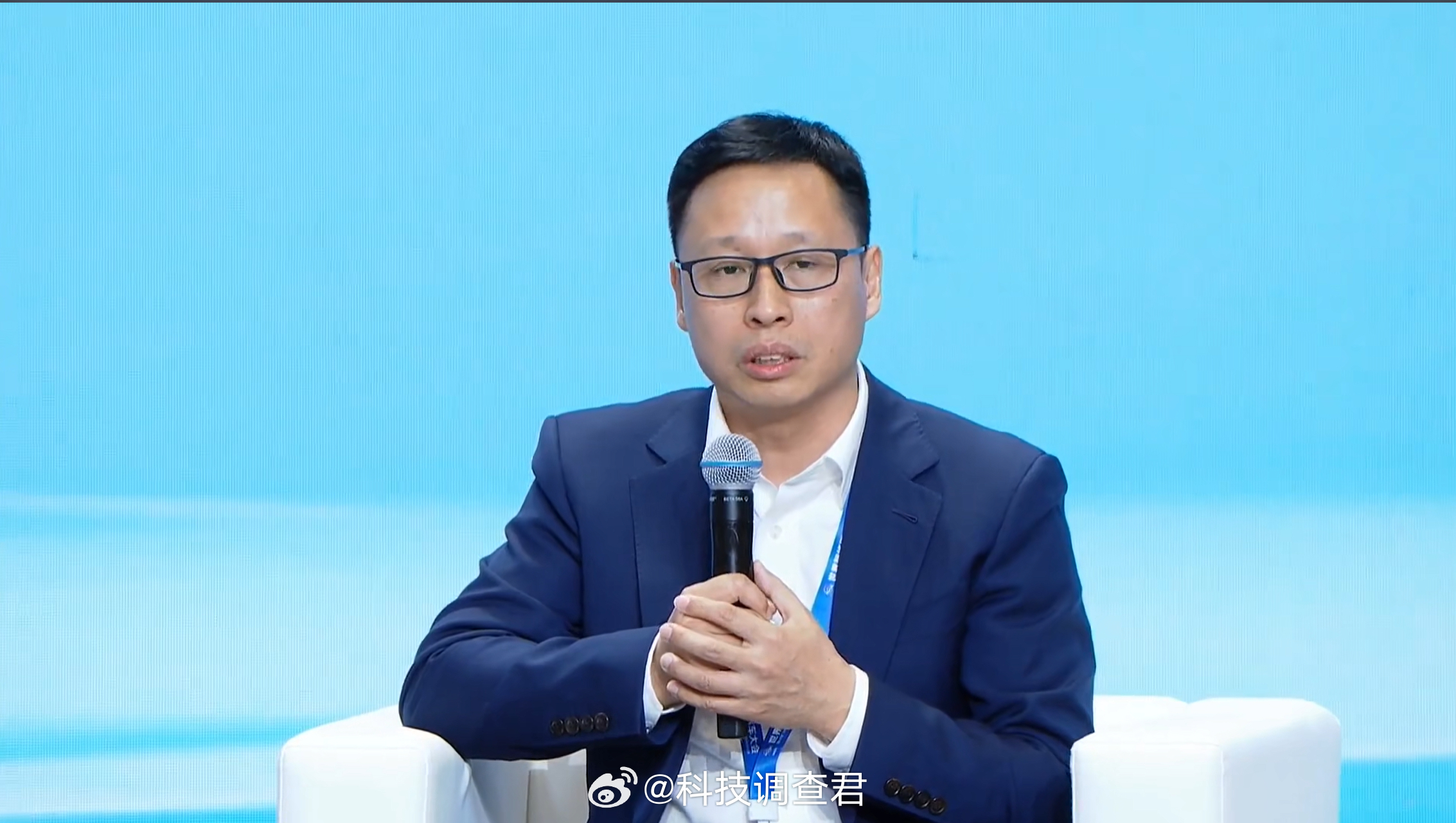 看了世界智能网联汽车大会这场讨论，我有一个感受：自动驾驶真别急着喊“下半场”，先
