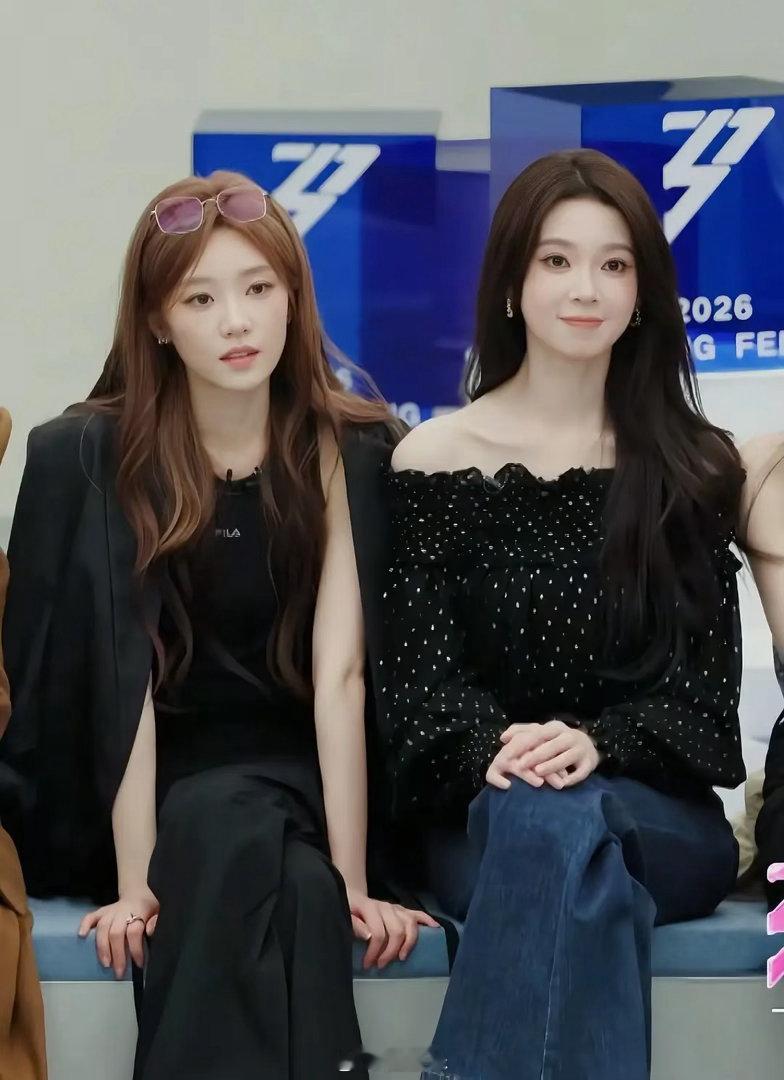 张月完全在我的审美上，长得有点英气 气质又很舒服 