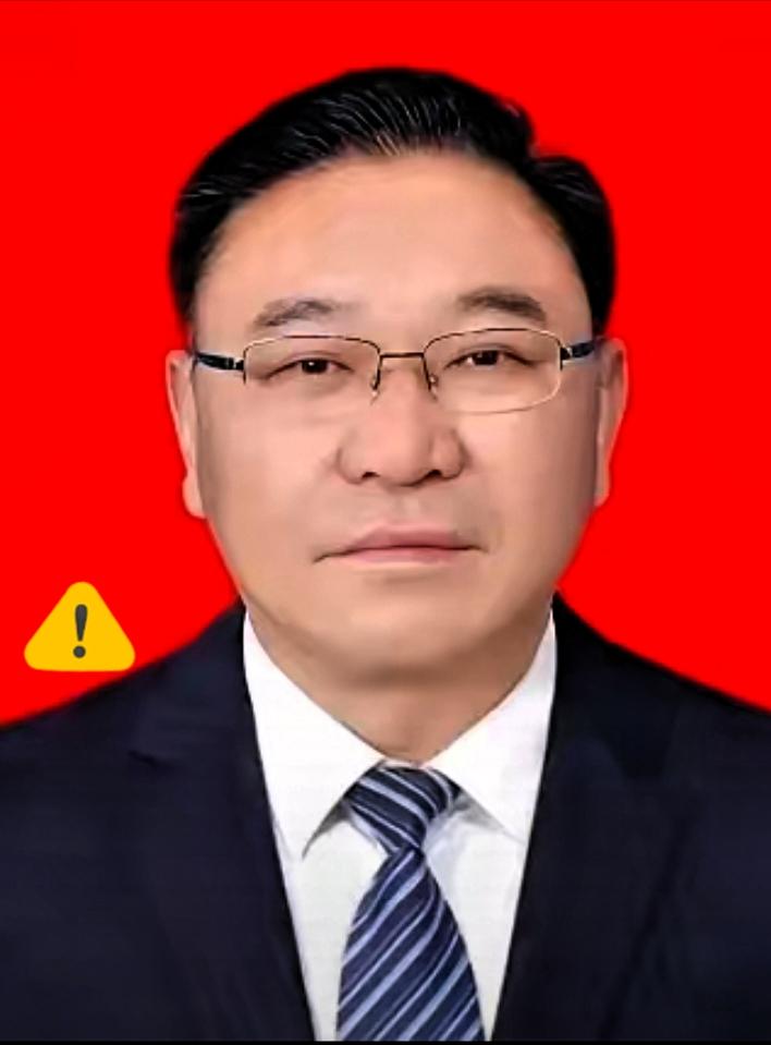 20岁进入当地小学成为一名人民教师。参加工作仅数月，便走上教研相关岗位，次年转入