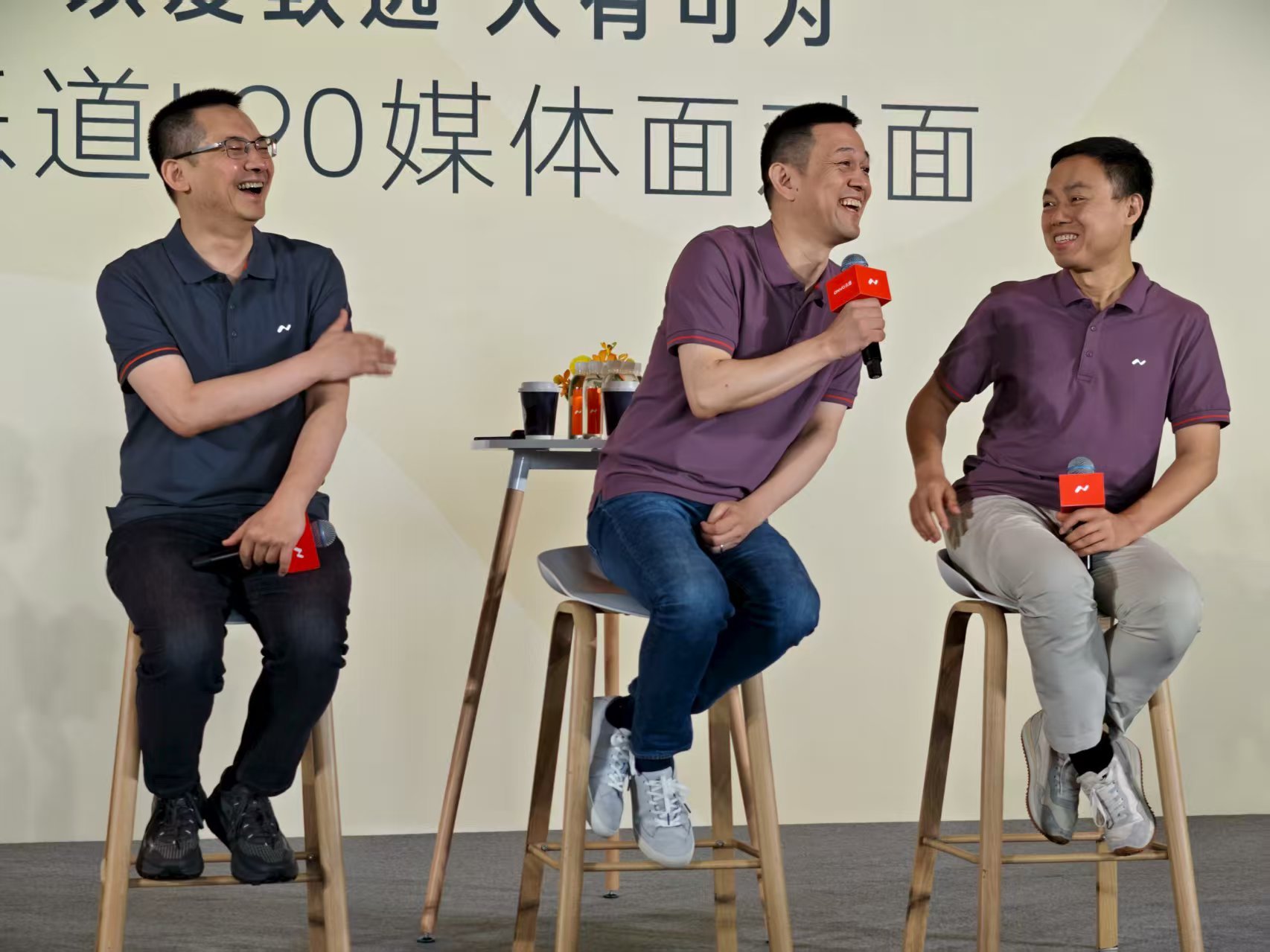 沈博不嘟嘴了，看来事情发生了变化。🤐华尔街分析师可以把沈博的嘴作为蔚来经营业绩