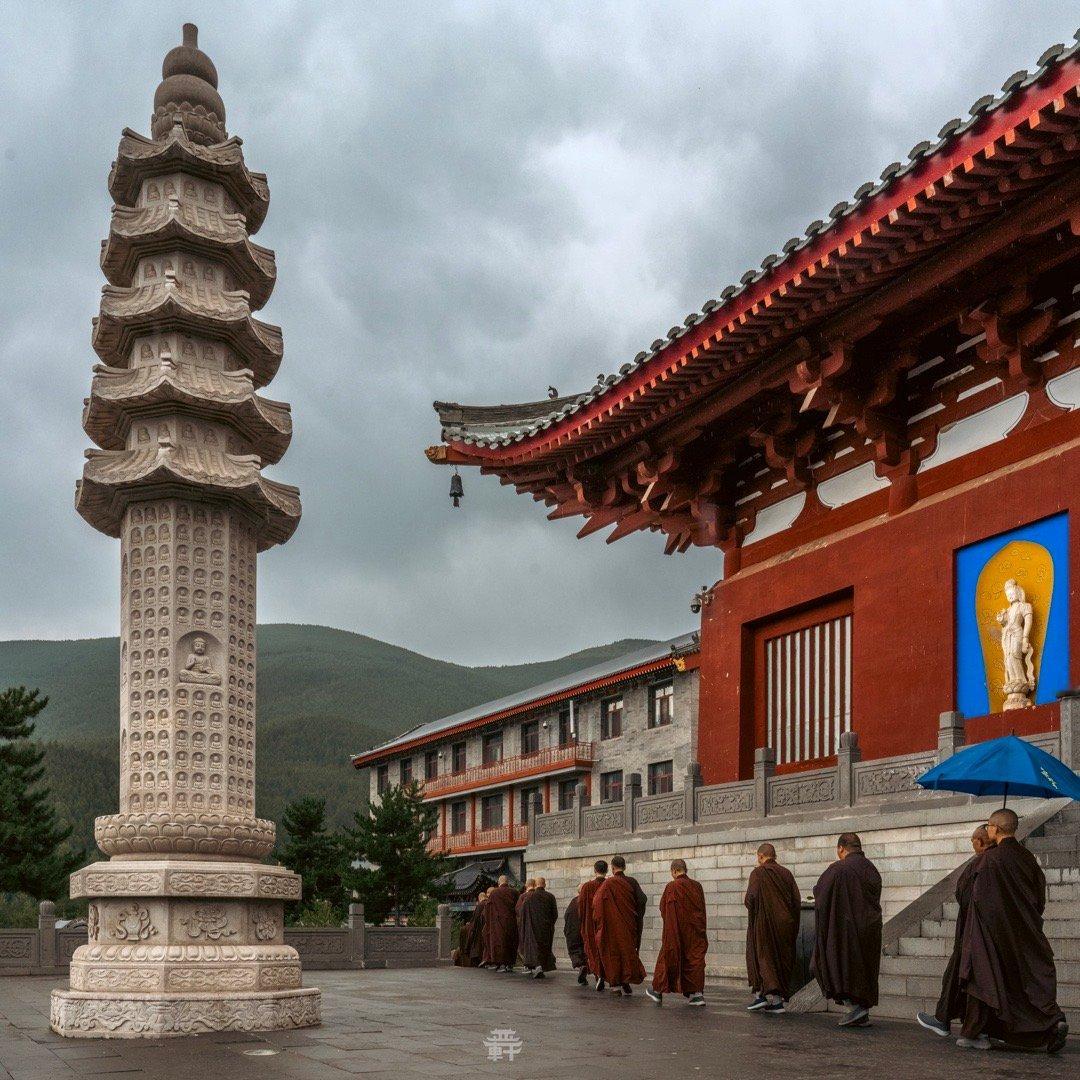 雨中禅寺别有韵味。8.20于五台山·大圣竹林寺。#中国古建筑##五台山#  ​​