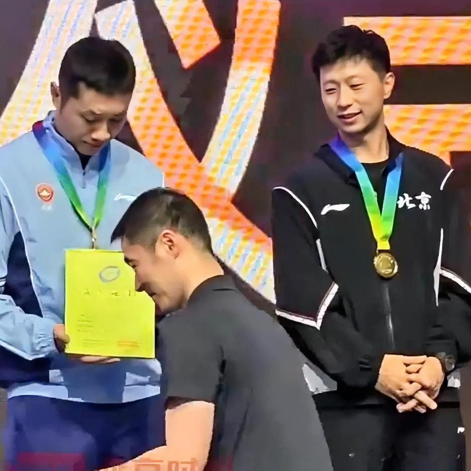 马龙许昕合练仅十余次，拿下全锦赛男双冠军。龙蟒用一场谢幕战，把国乒男双最敏感的争