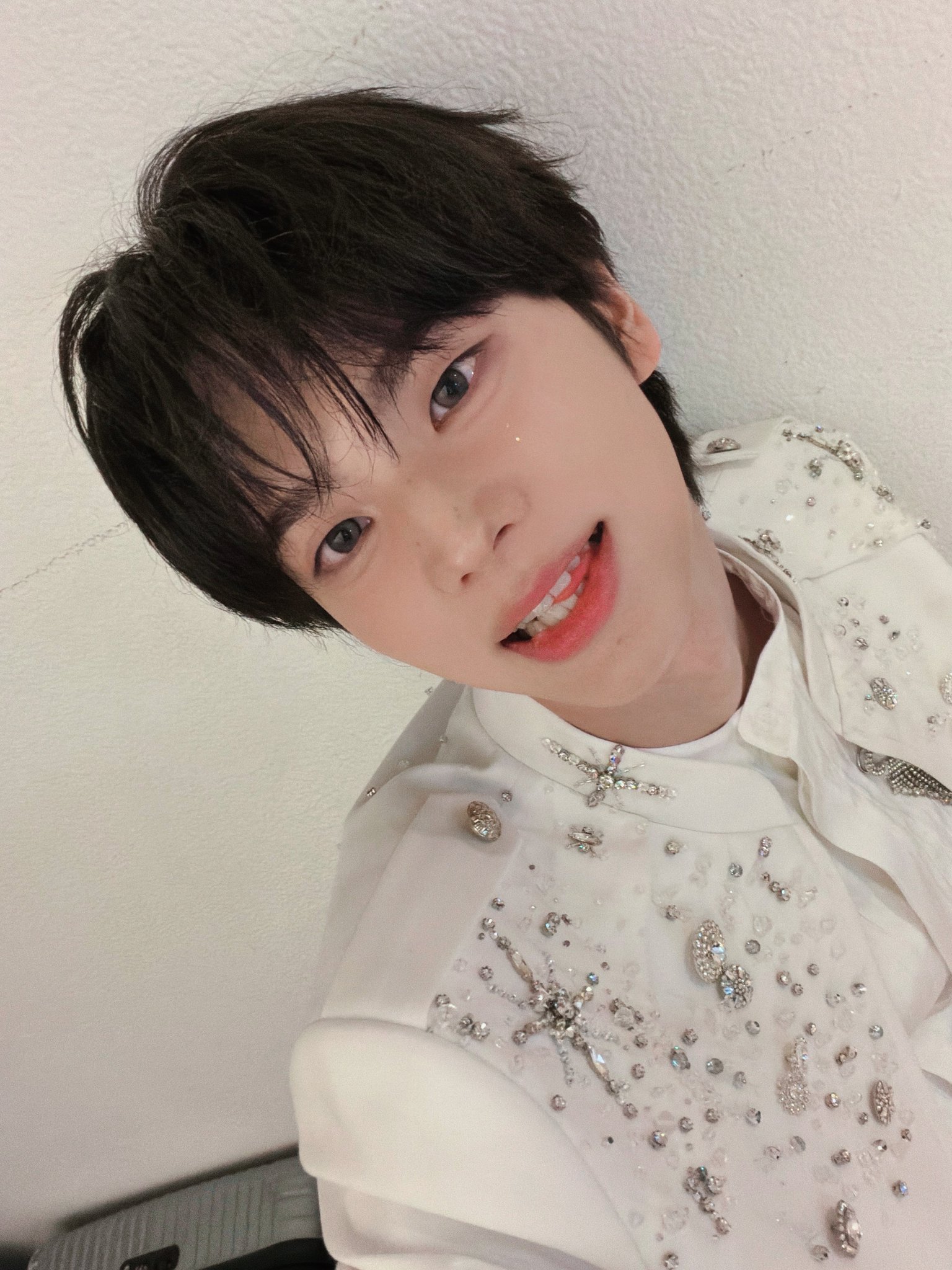 260629 官推今天也真心感谢陪伴我们的42们能在KSPO里开演唱会 感觉像做