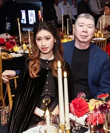 有些女人天生就是享福的命。
 
​你就看看20岁的徐朵吧。
​虽然她在三个月大的