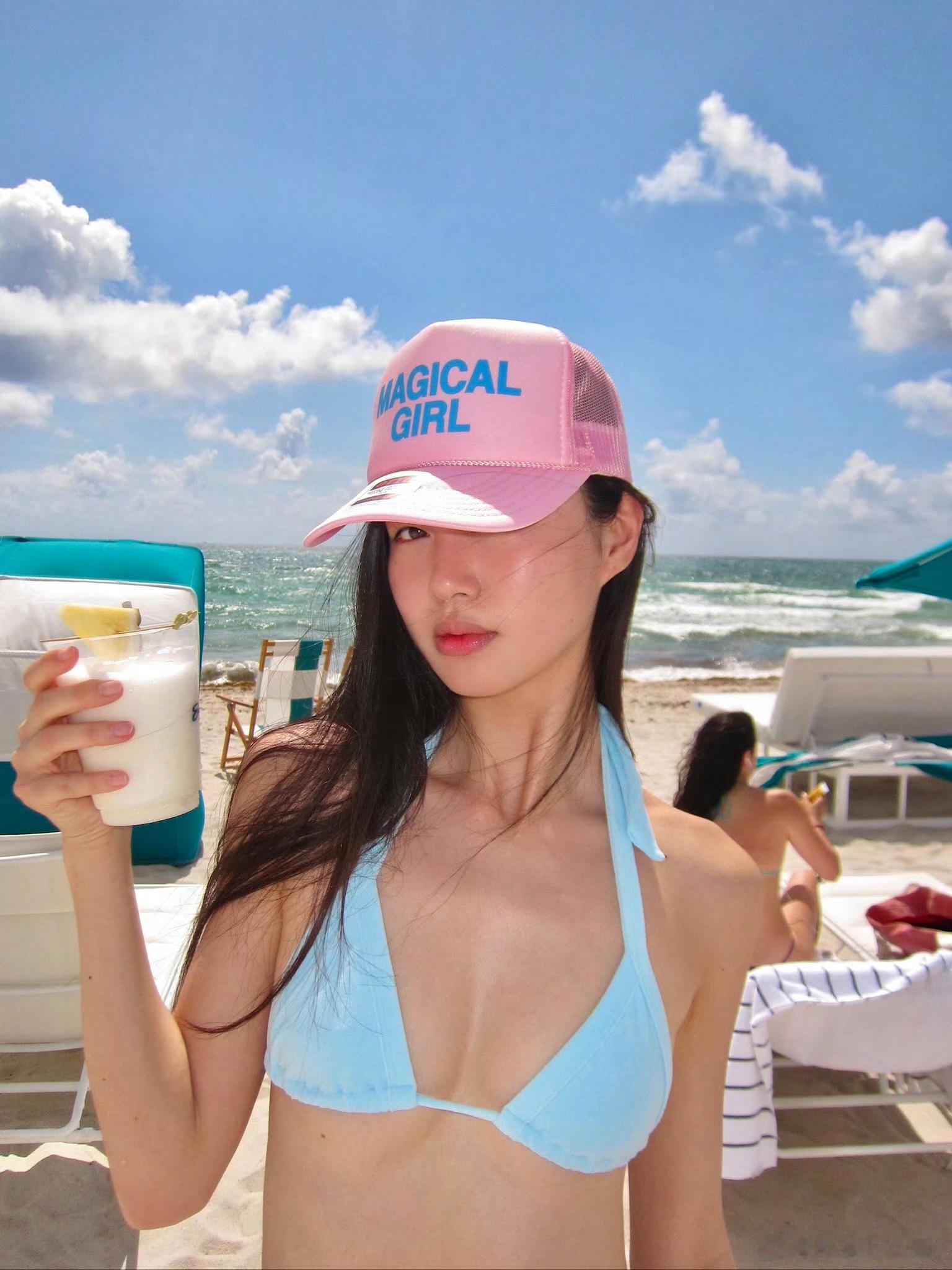 陈瑜假日泳装 