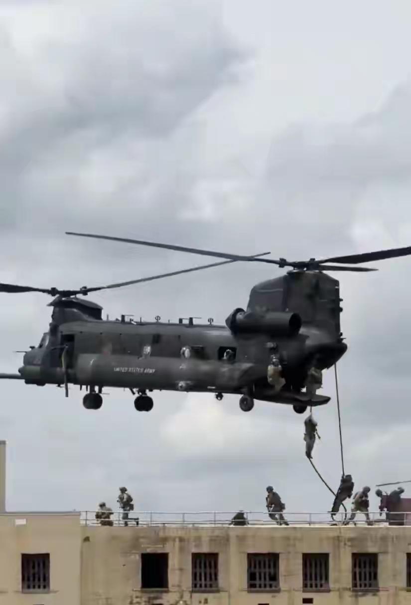 一小时就抓捕了一国首脑，而且零伤亡，堪称奇迹
那些直升机低空飞行，目视都可以用高