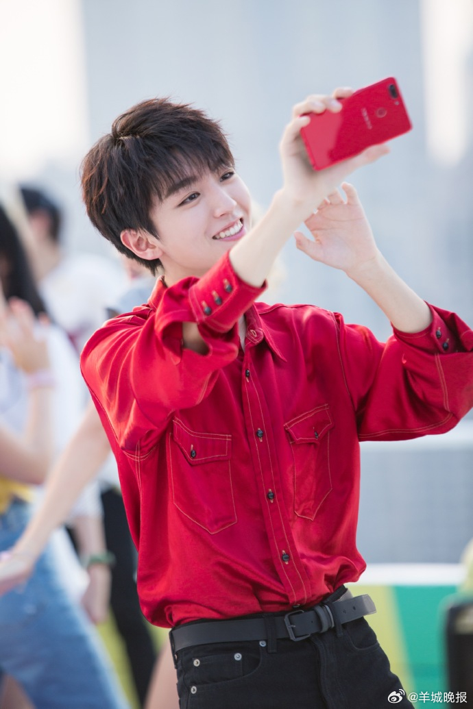 【你的春节红衣穿搭准备好了吗？】新年穿红，鸿运当头马年春节红衣穿搭九宫格已就位红