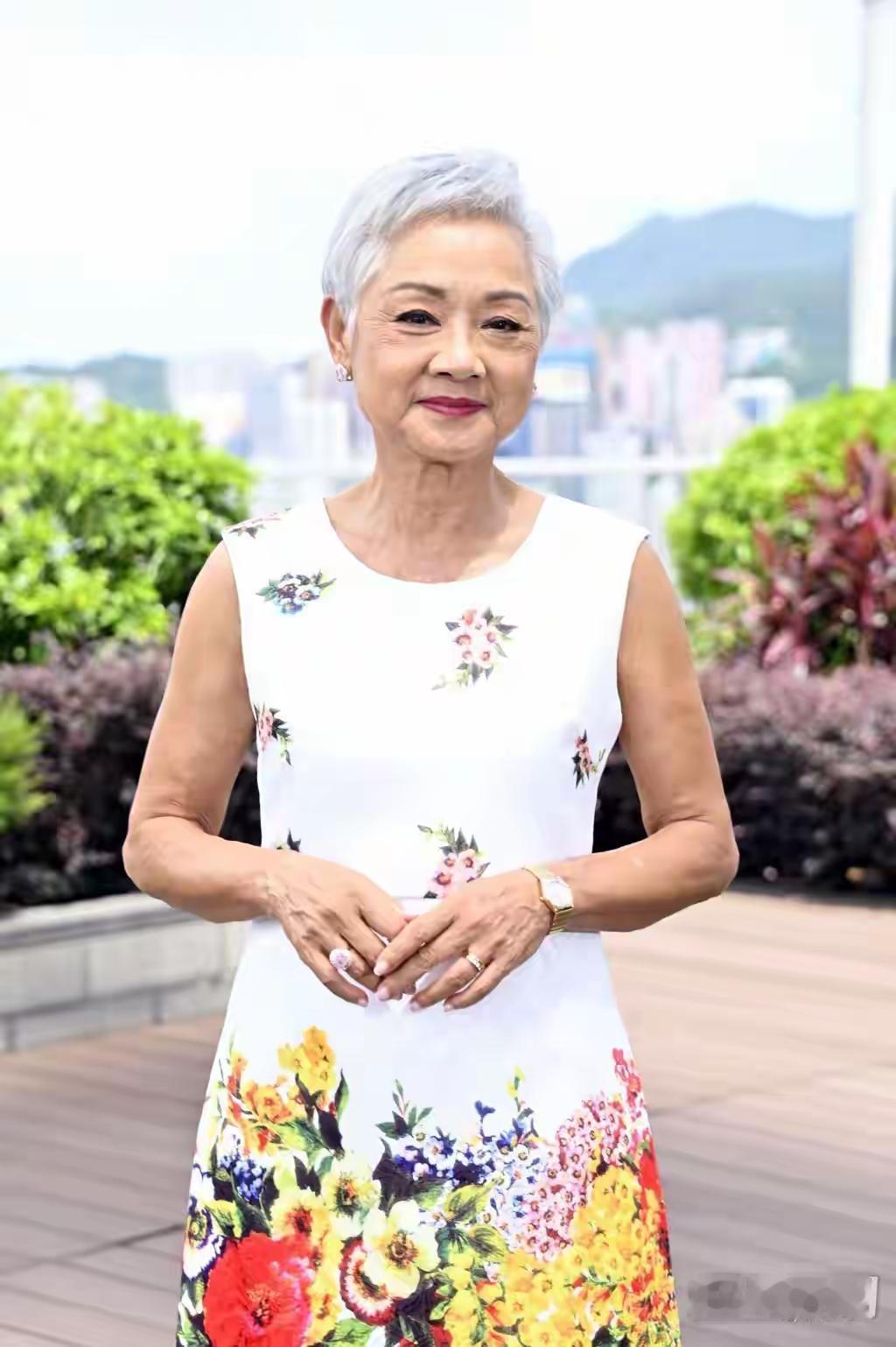 我将根据原文整理成流畅完整的娱乐人物文稿，严控字数，保留金曲造富、房产收益、晚年