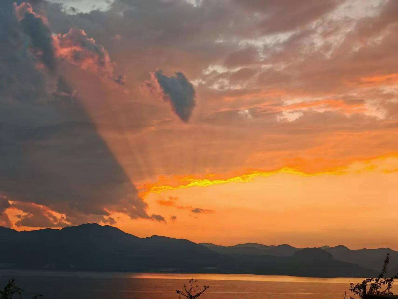 每日洱海
洱海美景随手拍
