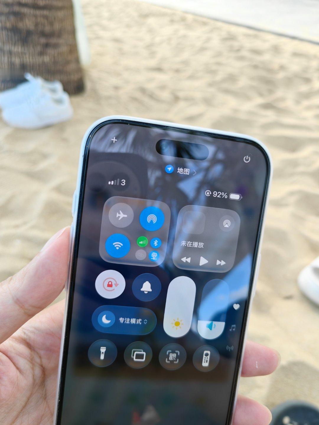 香港的3HK信号也是拉，经常没网，iPhone Air经常失联。 ​​​
