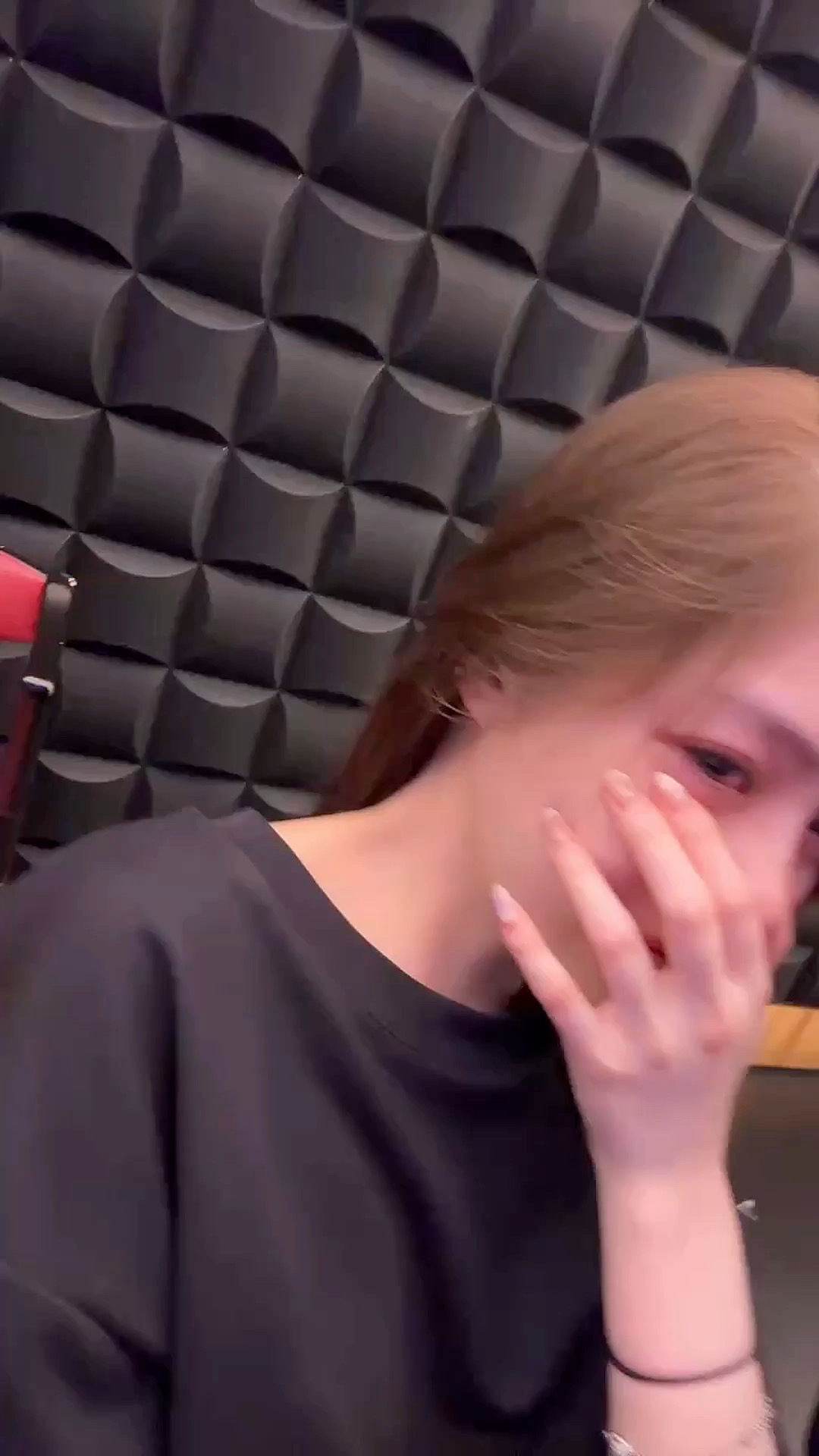 一觉起来看相册懵了 ？又哭？？？ ​​​