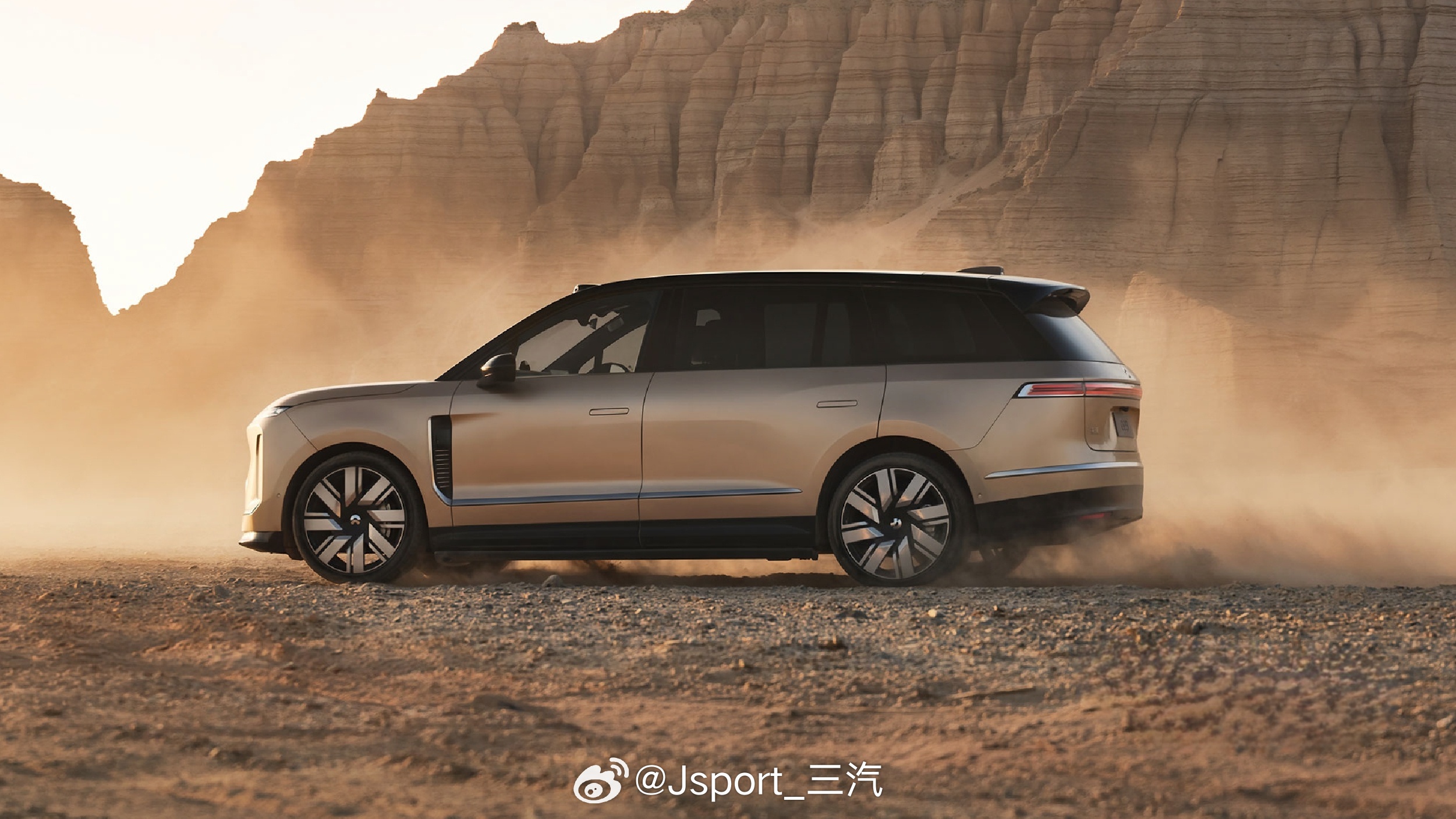 蔚来ES9  除了正侧面不好看，其他还好 