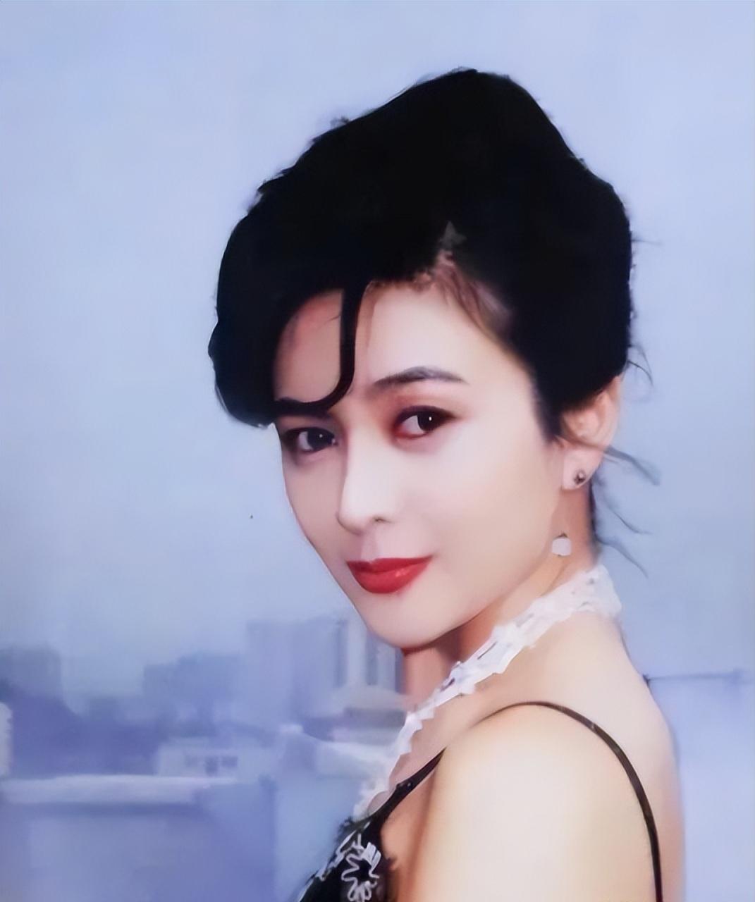 唏嘘！关之琳深夜坦露心声：试过所有类型男人，终究没找到幸福，晚年转身做慈善

“