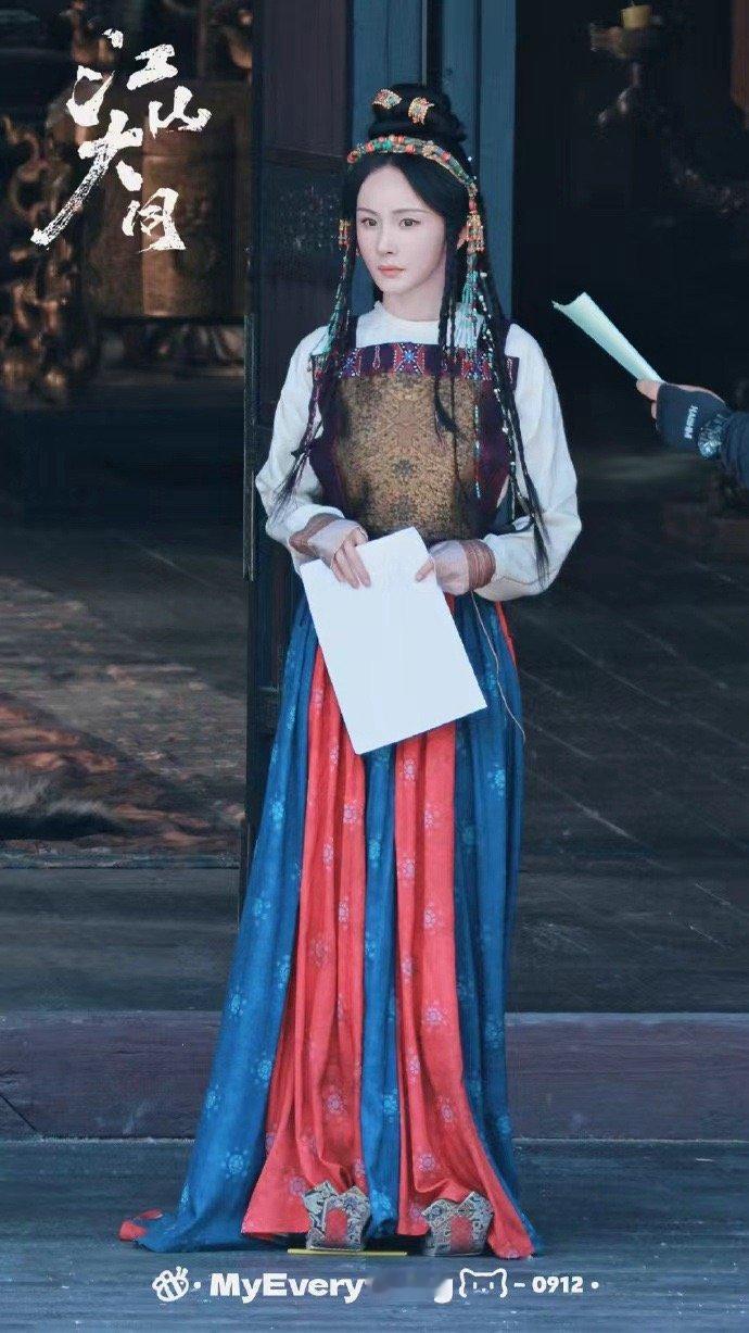 杨幂江山大同复工状态杨幂烫伤后拍戏状态  杨幂江山大同复工状态，杨幂烫伤后拍戏状