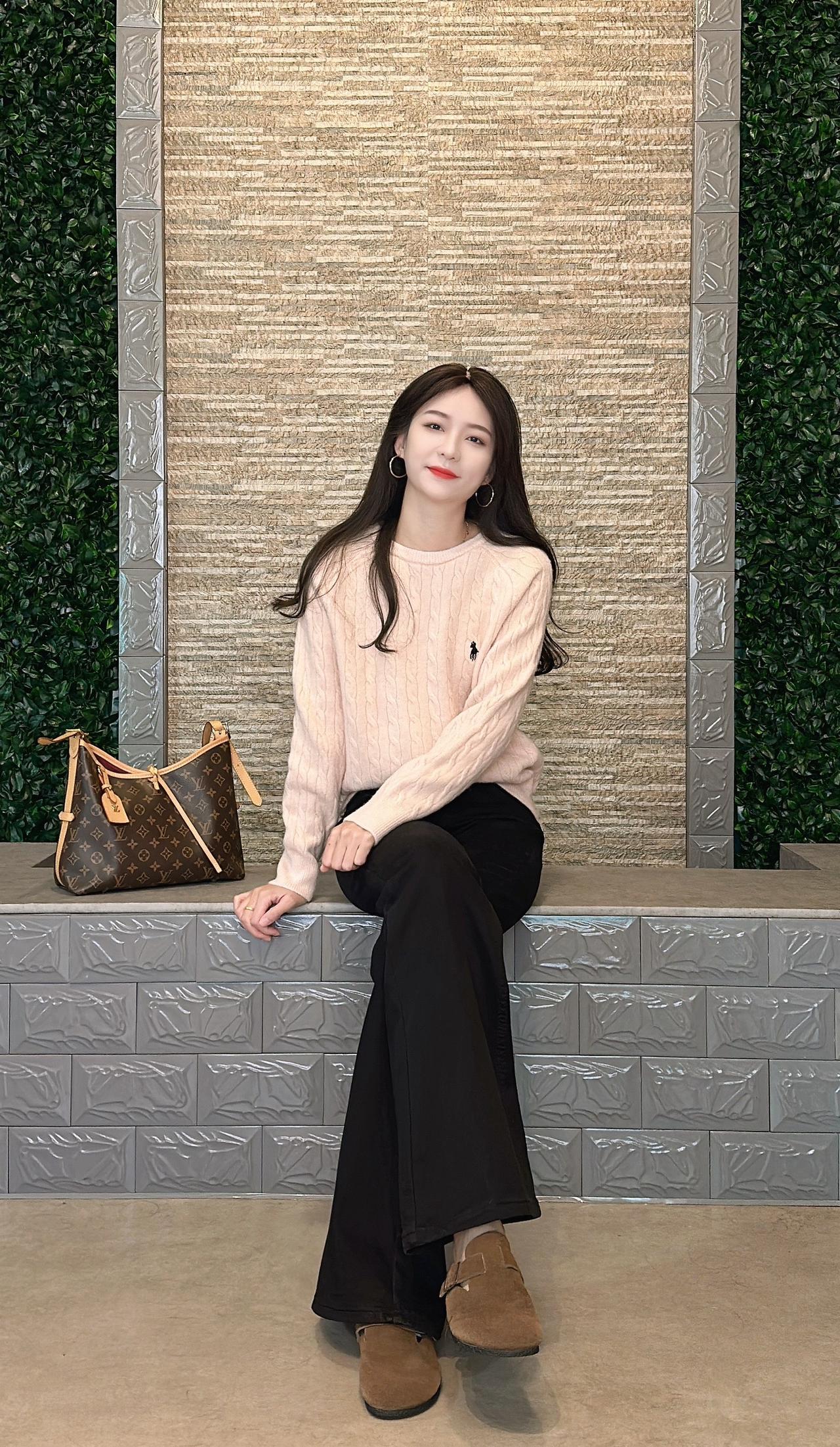 人和人还是淡淡的好就可以不期待不在意不要求不离开毛衣 冬季穿搭