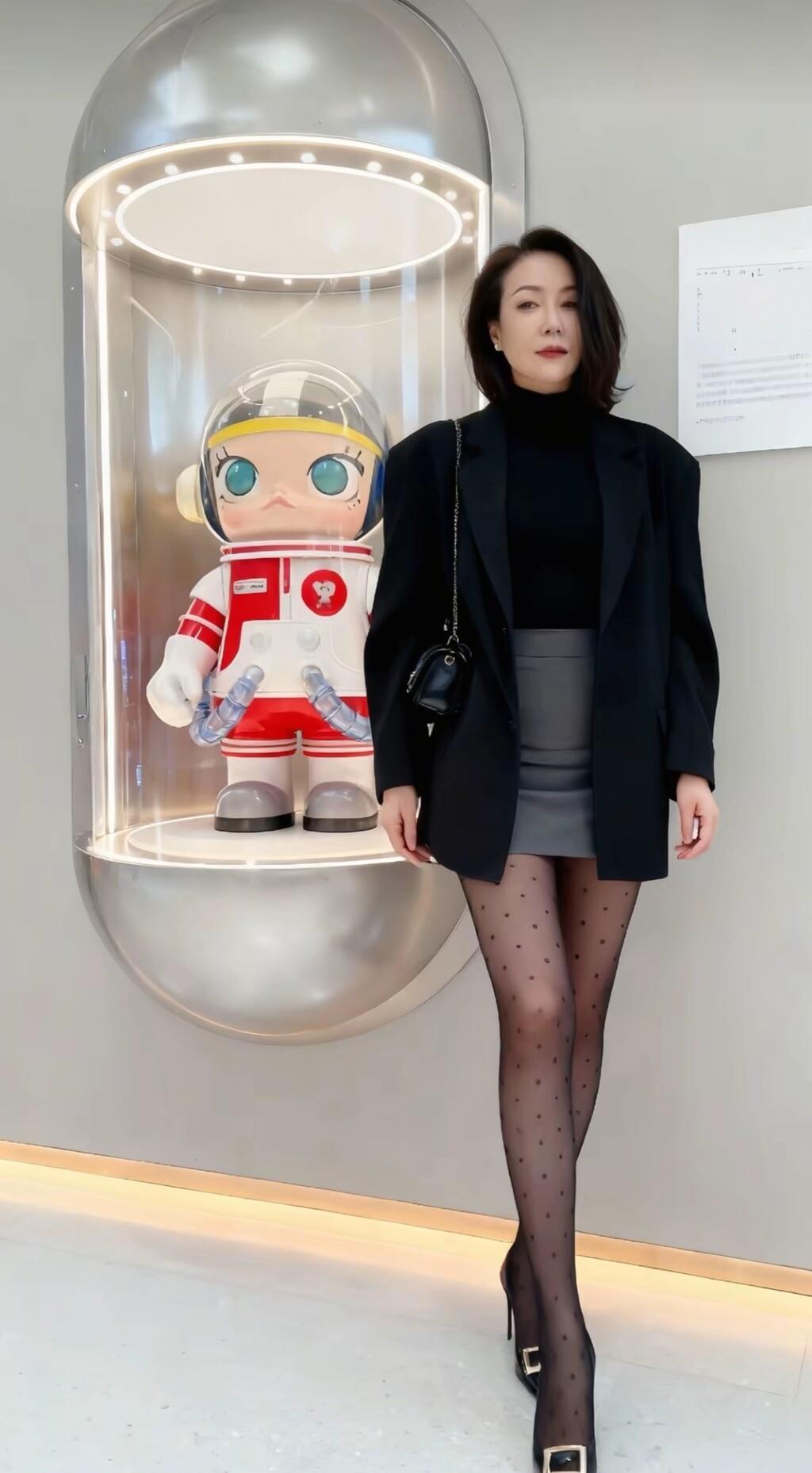 黑白配的优雅与未来感十足！