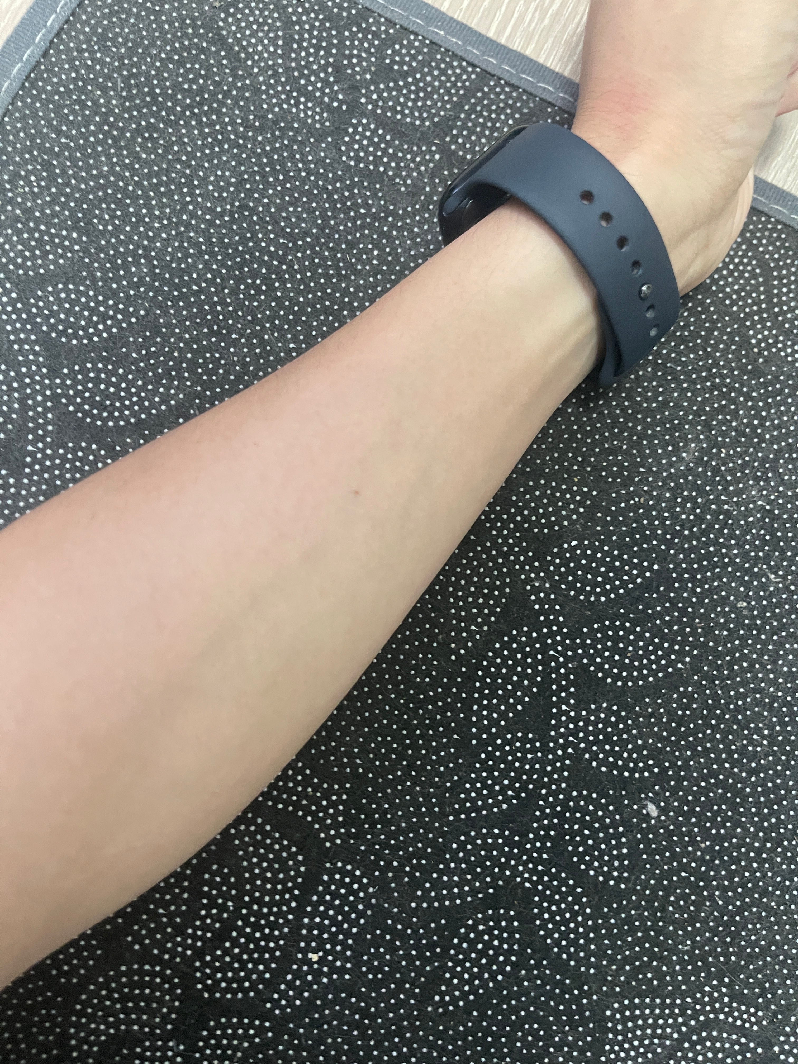 早上起来，继续做平板支撑。中间停止一天，是为了遵循自己身体的节奏。刚刚又坚持了8