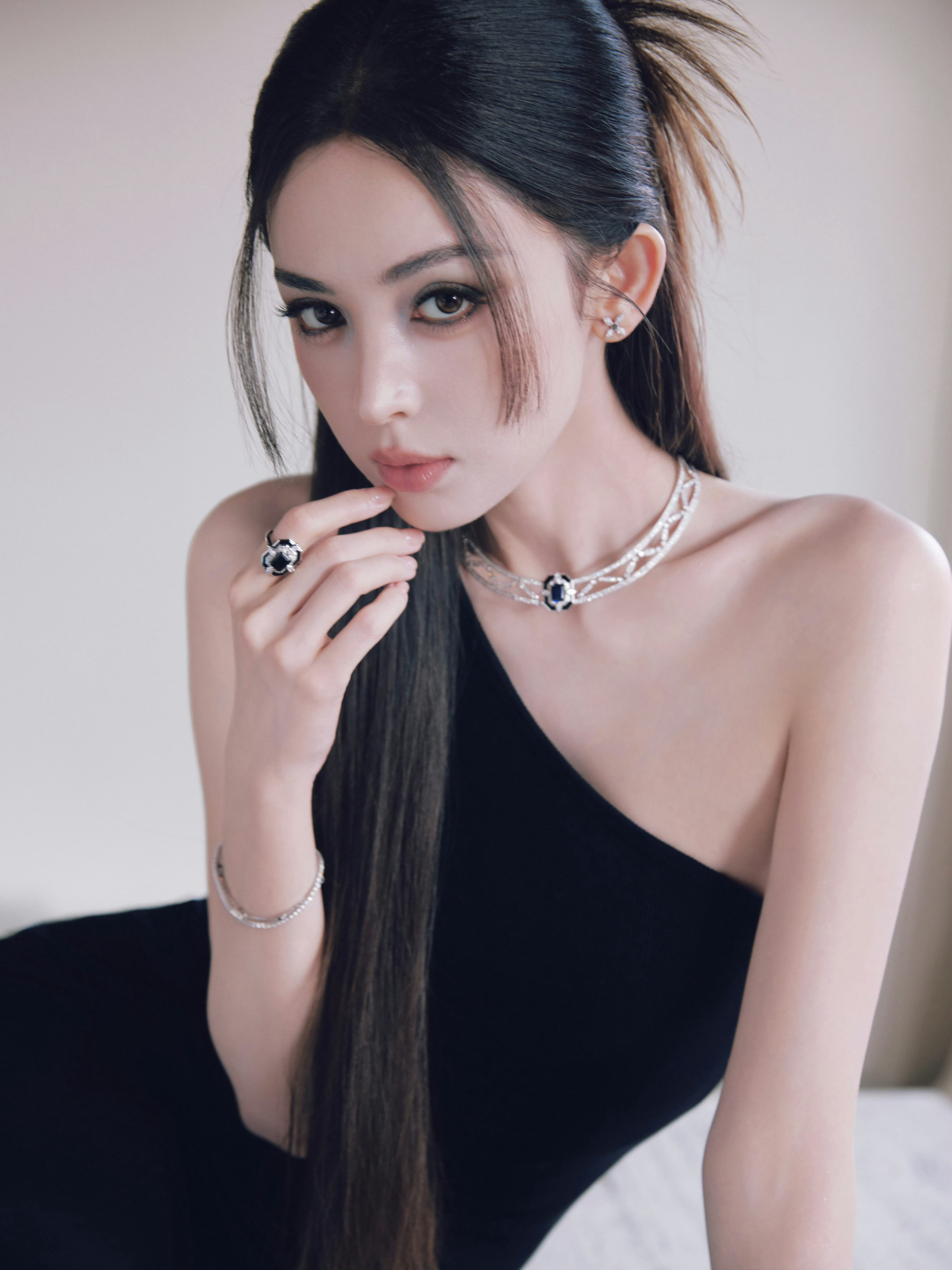 娜扎超话[超话]      太欲了，发射发射＞＞＞💕💕💕娜扎鸡毛毽子头
