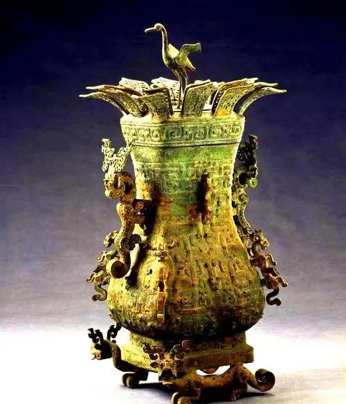 他曾生擒关羽，一千年后才被发现，墓中的其中一件文物轰动世界。
 
公元220年，