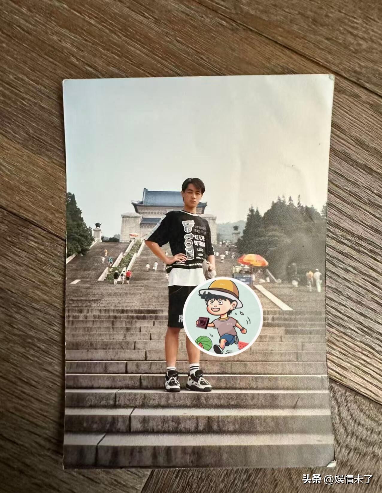 近日，自称是胡歌初恋女友的“雪儿”，公开了早年胡歌写给她的书信，引发不小争议。这