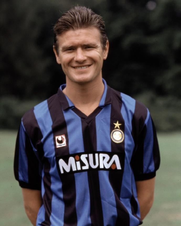 意甲历史上的超级大叛徒是谁？
很多球迷只知道伊布和恰尔汗奥卢，但是在他的面前都是