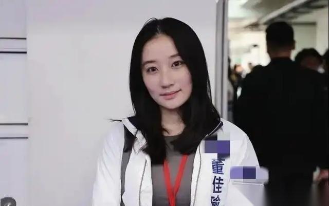 郑丽文率国民党 14 人代表团访陆，团队里最受关注的莫过于 30 岁的国际事务部