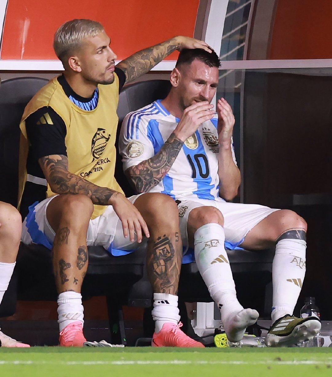 【[泪][泪][泪]】帕雷德斯接受采访🎙️：“当梅西受伤时，情况很困难。我试着