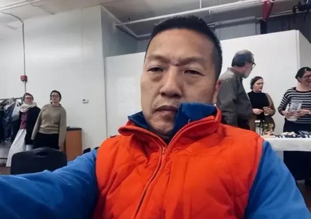 2018年，东北一高校教授卖掉北京房产，携领全家赴美定居，走前怒放“豪言”：中国