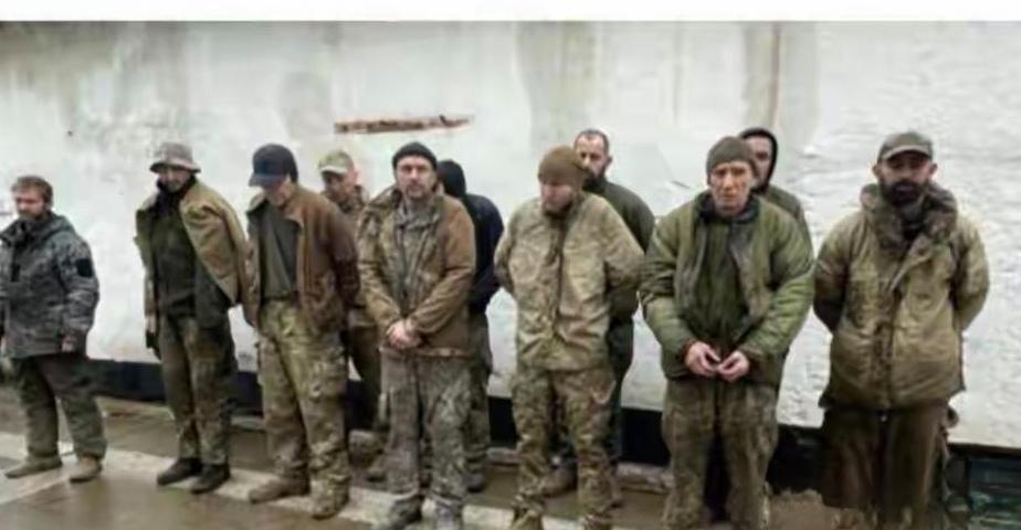 战争结束了？乌军精锐排队投降，场面震撼！

2025年12月29日，季米特洛夫战