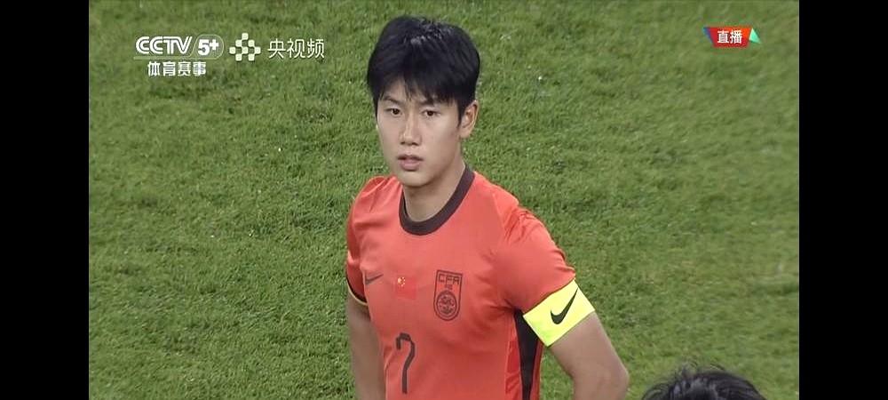 又一个“武磊接班人”？别捧杀了！

这小伙子才22岁，刚当上U23国足队长。上赛