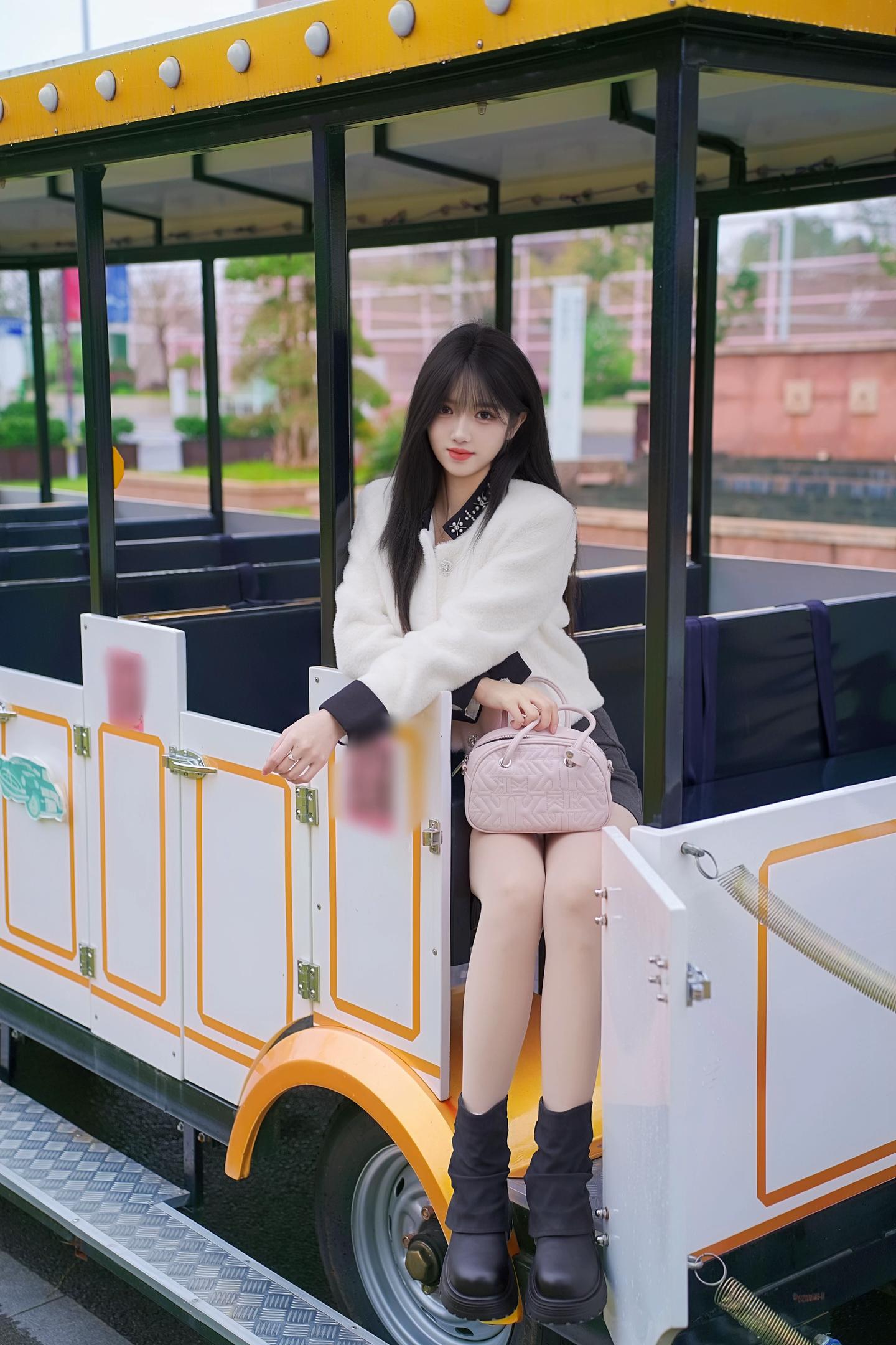 请问你现在那边是几点。