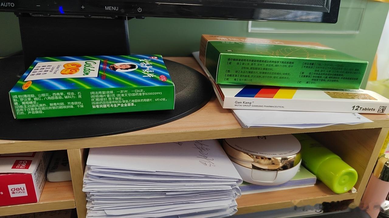 昨天一个单位同事加我微信了，问我：姐，你的朋友圈空空如也，你不是屏蔽了吧？
我说