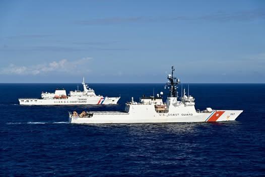 中国海警船开到第二岛链门前，“美国在台协会”发布三无同框照，台当局与外部势力在困