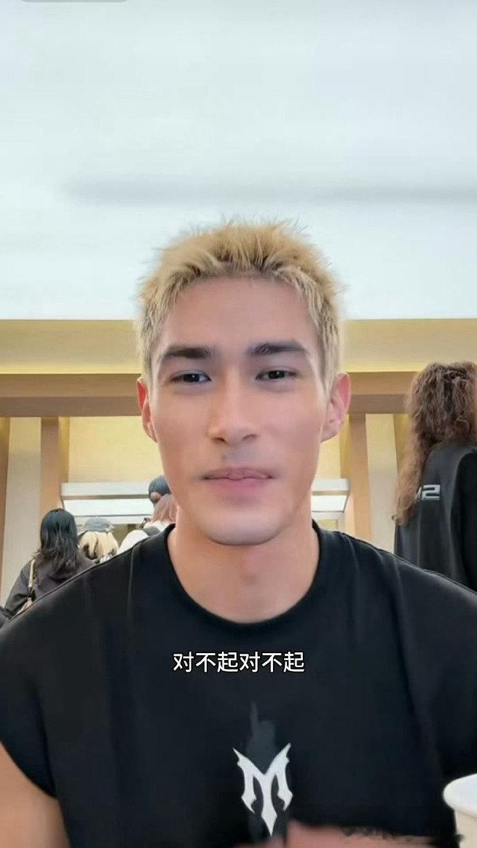 米卡[超话]米卡直播道歉 米卡因为蒙娜丽莎舞蹈不够而道歉先选人后选歌，舞台编排受