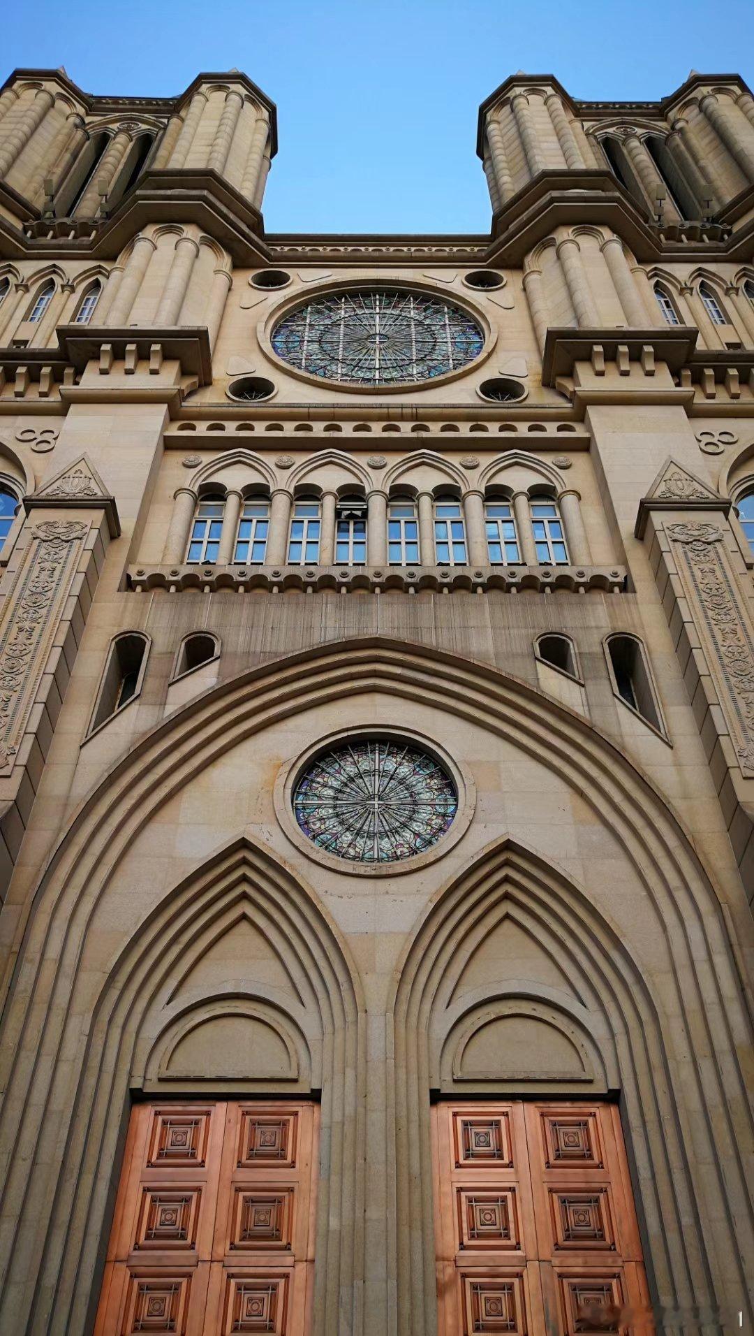 多做一些无聊又有趣的事，这才是快乐的本质，因为幸福往往是由许多无聊又有趣的事组成