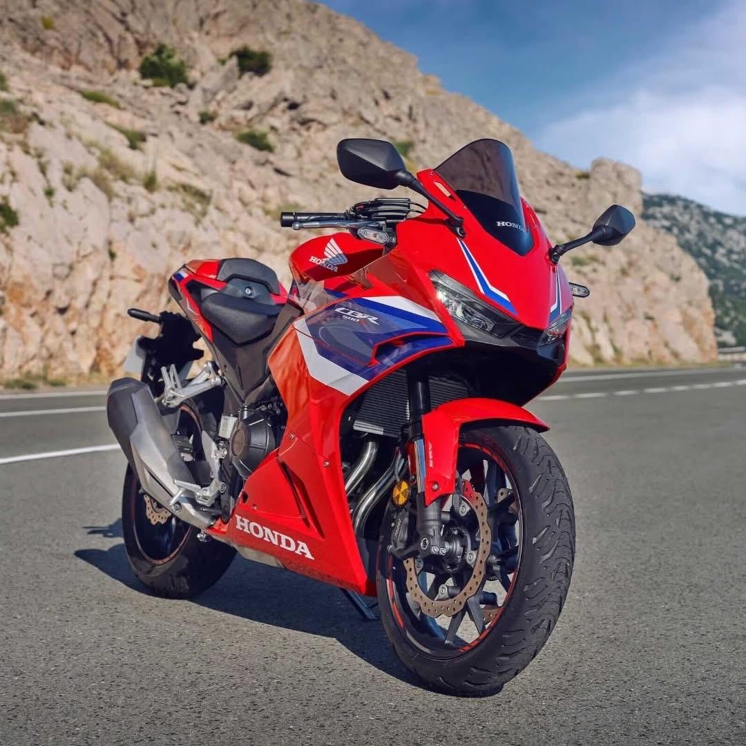 弯道不是减速的理由，
是超车的信号。