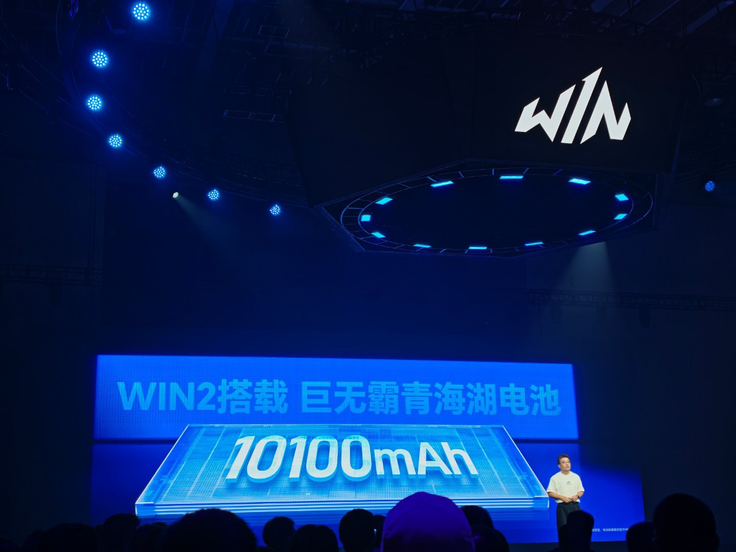 一Win双至尊，每一个都很香，12000的电池啊...太吓人了哈哈哈 ​​​