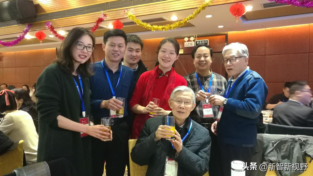 与百岁大师张岂之生前合影
