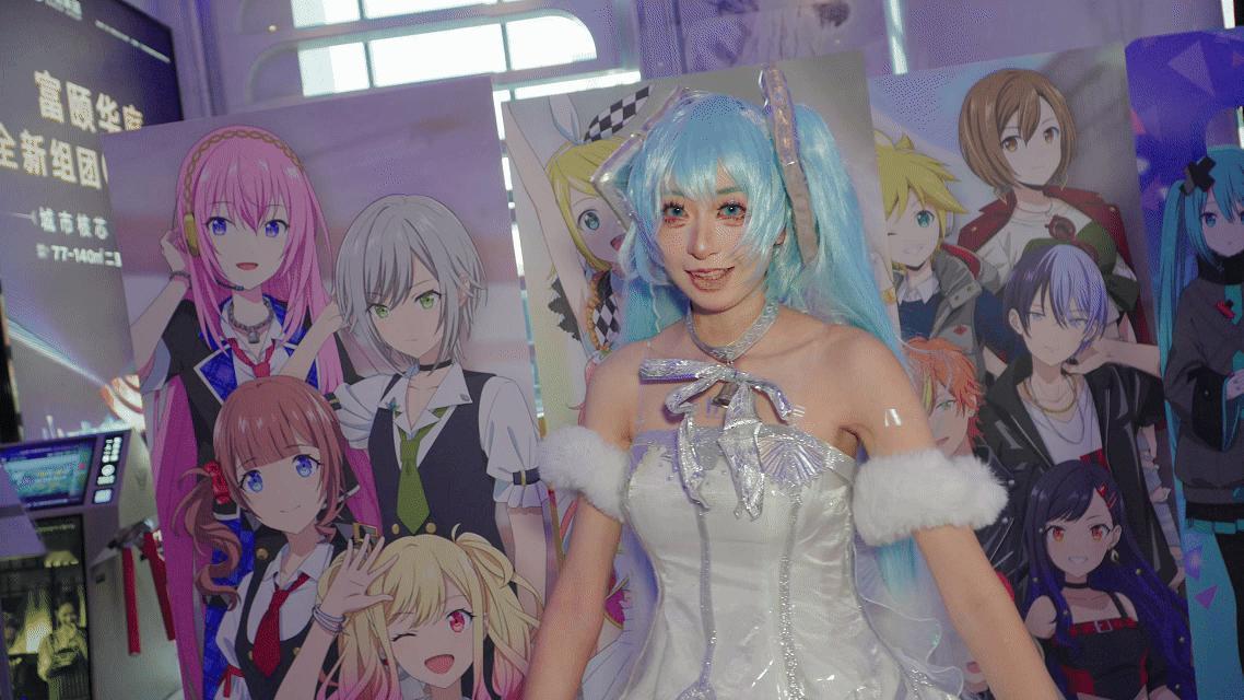 年轻人已经把漫展开到电影院了 二次元狂欢正式占领银幕，电影院直接变身大型应援现场