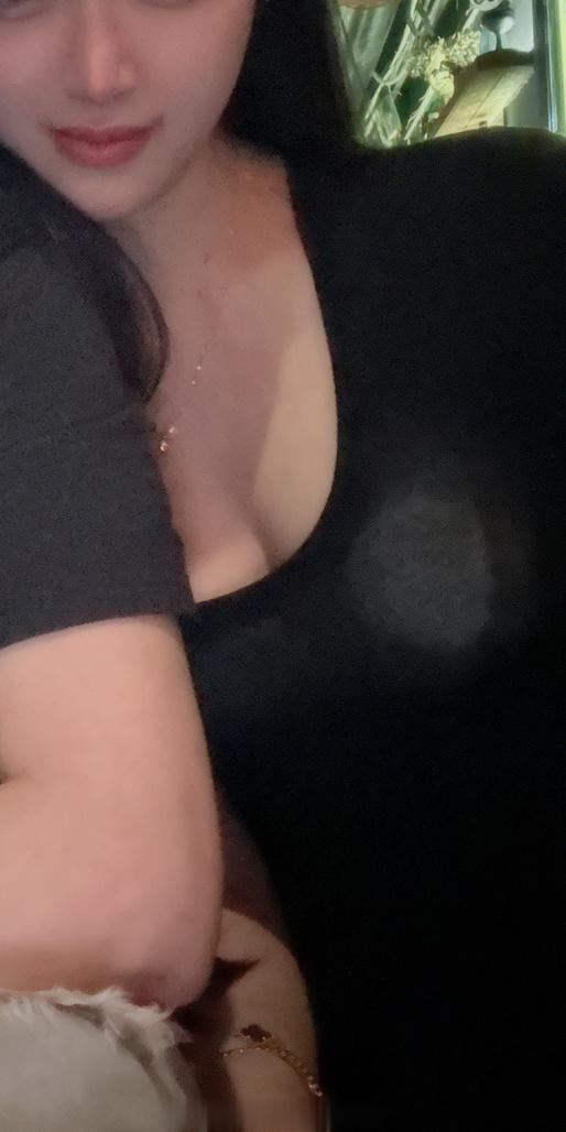 跟朋友的合照我今天这个逼衣服这样真的跟没穿有啥区别[微笑] ​​​