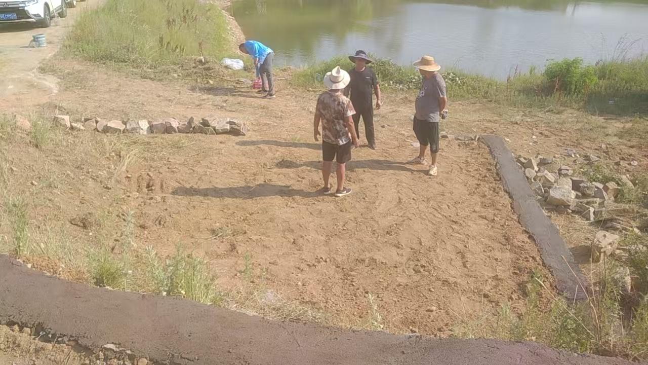 墙，推倒了就是门；
心，敞开了就是路。
人之所以不快乐，
大概就是不懂得转变思维